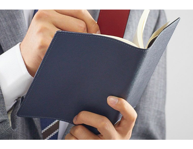 ブックカバー（文庫本サイズ）｜ペルラネラ　ネイビー&times;ダークブラウン