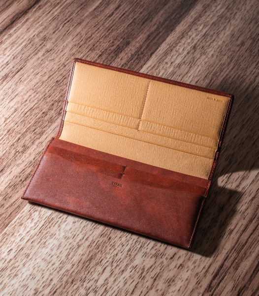 革財布キプリスのシラサギレザーシリーズ 繊維の詰まったシワの出にくいハリ感のある革素材