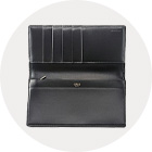 ブラックのボックスカーフのファスナー付き通しマチ長財布