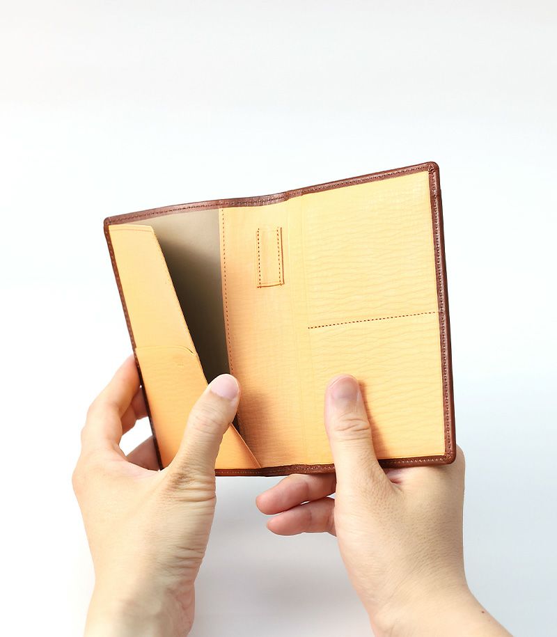 パスポートケース（スマートフォン収納可）｜シラサギレザー