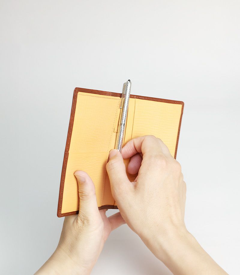 パスポートケース（スマートフォン収納可）｜シラサギレザー